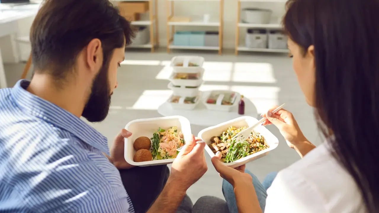 Ile kosztuje catering na 18? Sprawdź pakiety i oszczędź!