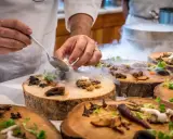 Catering w firmie: odlicz od podatku? Kiedy KUP, a kiedy reprezentacja?