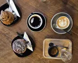 Flat White: Co to? Różnice, przepis i sekrety domowego baristy