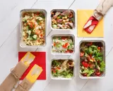 Catering na 30 osób: Ile kosztuje i jak nie przepłacić?