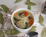 Perfekcyjna zupa pieczarkowa z makaronem? Przepis, który zawsze się uda