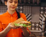 Catering w domu: Sanepid, PKD, koszty. Jak zacząć i zarabiać?