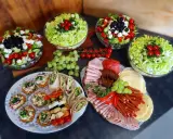 Catering na 20 osób: Ile kosztuje? Odkryj ceny i uniknij pułapek!