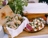 Catering na 50 osób: Od 2000 do 15000 zł co wpływa na cenę?