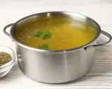 Ile zupa w lodówce? Poznaj bezpieczny czas i triki świeżości!