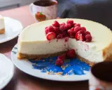 Sernik bez opadania i pękania? Odkryj sekrety perfekcji!