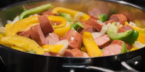 Szybki obiad w 15 minut? Przepisy, które ratują czas i portfel