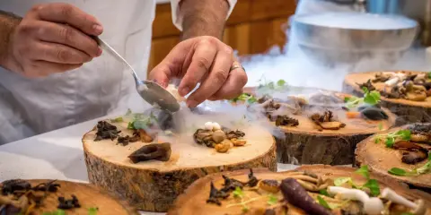 Catering w firmie: odlicz od podatku? Kiedy KUP, a kiedy reprezentacja?