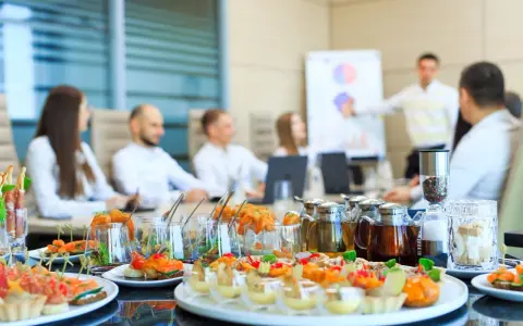 Marketing dla cateringu: Jak zdobyć klientów i rozwijać biznes?