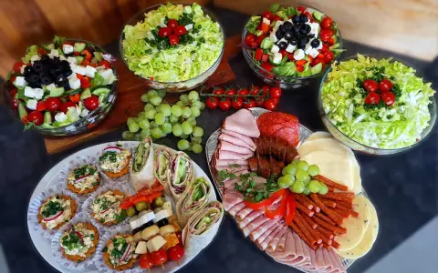 Catering na 20 osób: Ile kosztuje? Odkryj ceny i uniknij pułapek!