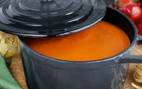 Zważona śmietana w zupie? Uratuj ją! Proste triki i prewencja.