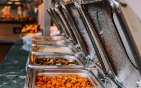 Czy od cateringu odliczysz VAT? Rozróżnij gastronomię!