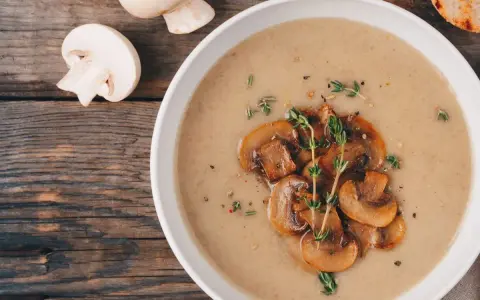 Zupa pieczarkowa: przepis krok po kroku, który zawsze się udaje
