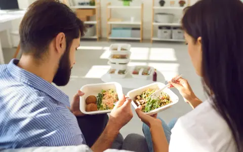 Ile kosztuje catering na 18? Sprawdź pakiety i oszczędź!