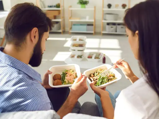 Ile kosztuje catering na 18? Sprawdź pakiety i oszczędź!