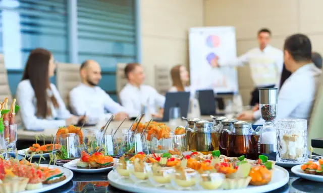 Marketing dla cateringu: Jak zdobyć klientów i rozwijać biznes?