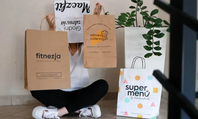 Jak wybrać catering dietetyczny? Świadoma decyzja w 5 krokach