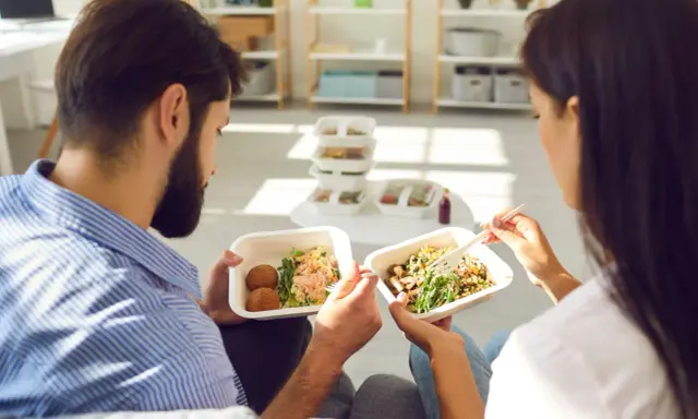 Ile kosztuje catering na 18? Sprawdź pakiety i oszczędź!