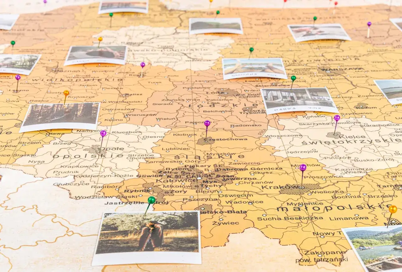 Mapa Polski z zaznaczonymi regionami turystycznymi